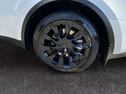 Used 2023 Tesla Model Y Long Range image 9