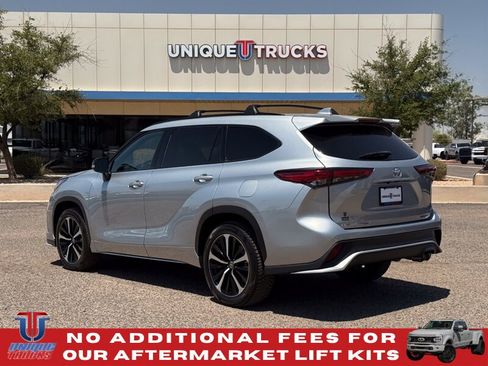 Used 2021 Toyota Highlander XSE AWD/4WD image 9