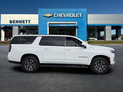 Used 2024 Chevrolet Suburban Z71 w/ Luxury Package AWD/4WD image 7