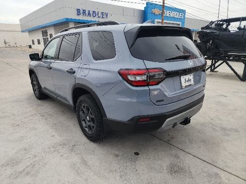 Used 2025 Honda Pilot TrailSport image 6
