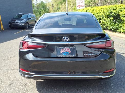 Used 2020 Lexus ES 300h w/ Premium Package FWD image 4