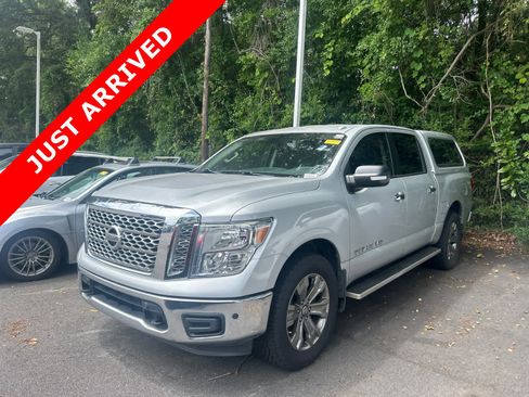 Used 2018 Nissan Titan SV w/ SV Convenience Package AWD/4WD image 1