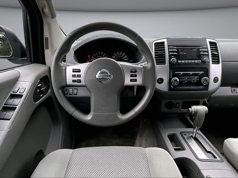 Used 2013 Nissan Frontier SV RWD image 9