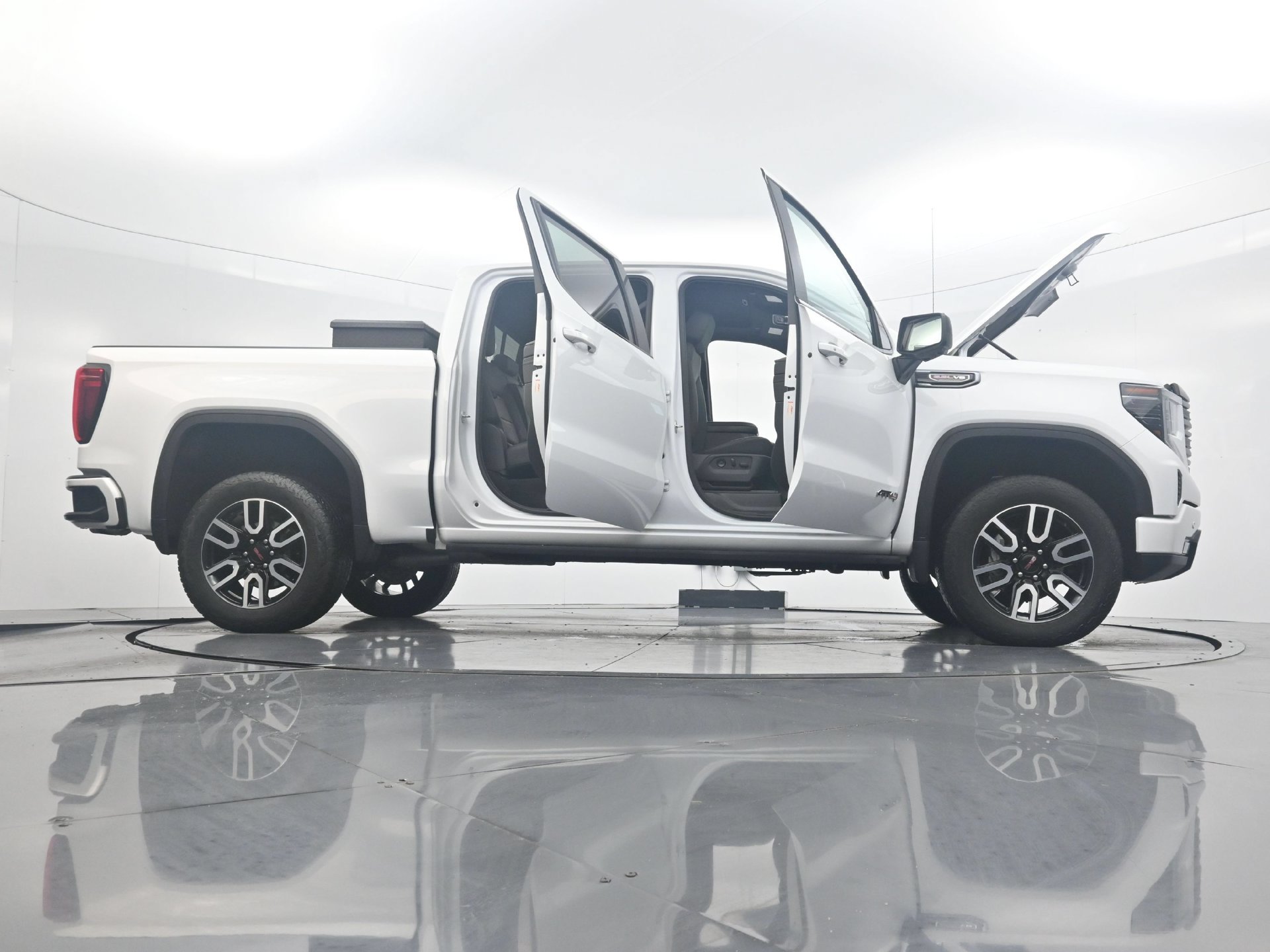 Used 2024 GMC Sierra 1500 AT4 w/ Technology Package AWD/4WD image 42