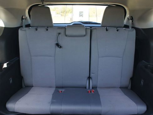 Used 2023 Toyota Highlander LE image 14