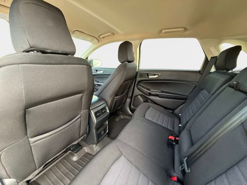 Used 2020 Ford Edge SE FWD image 19