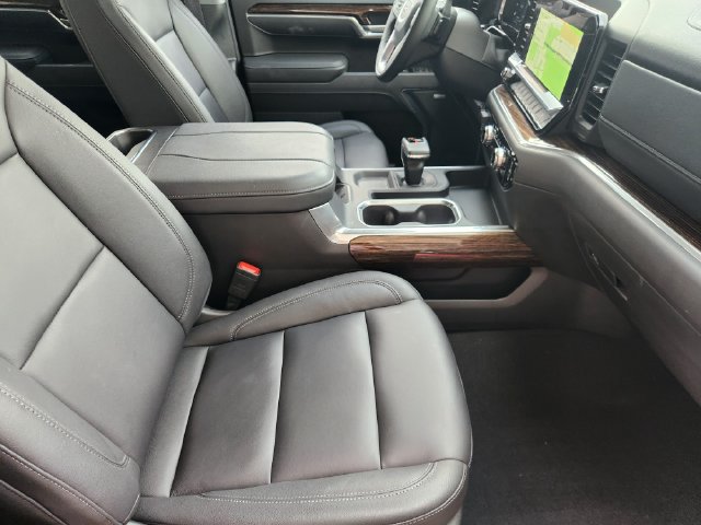 Used 2025 GMC Sierra 1500 Elevation w/ Elevation Premium Package AWD/4WD image 13
