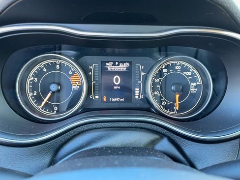 Used 2020 Jeep Cherokee Latitude Plus image 16