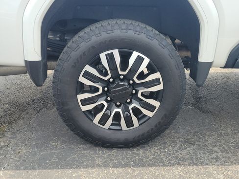 Used 2024 GMC Sierra 2500 Denali Ultimate AWD/4WD image 5