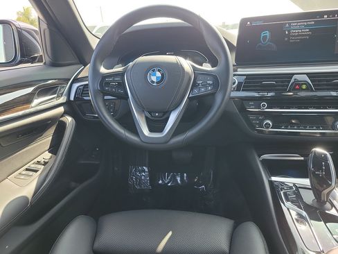 Used 2023 BMW 530e w/ Convenience Package RWD image 11