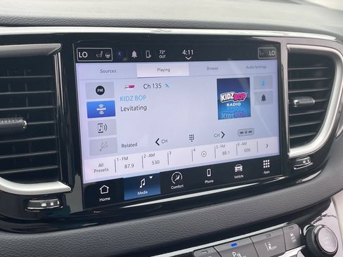 Used 2024 Chrysler Pacifica Touring-L FWD image 27