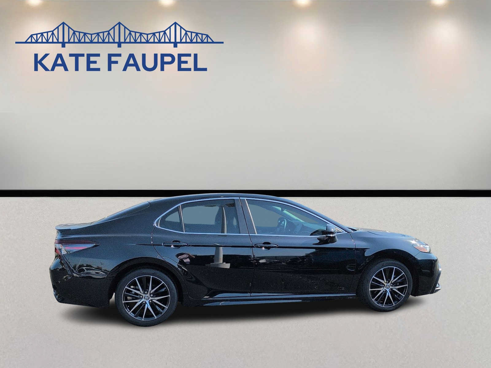 Used 2024 Toyota Camry SE w/ Convenience Package FWD image 8