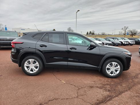 Used 2024 Chevrolet Trax LS w/ Driver Confidence Package image 7