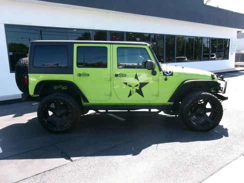 Used 2016 Jeep Wrangler Unlimited Sport w/ Connectivity Group AWD/4WD image 9