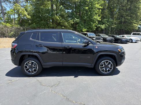 Used 2024 Jeep Compass Trailhawk AWD/4WD image 9