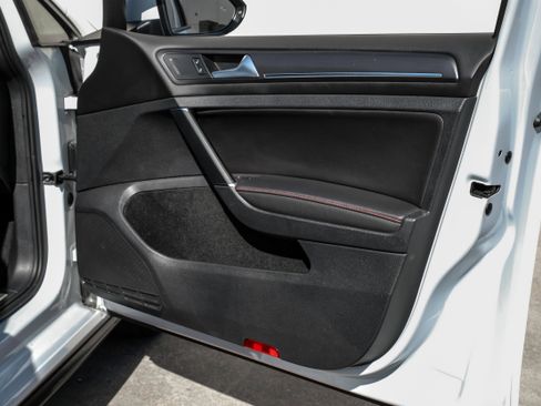 Used 2020 Volkswagen GTI SE image 41