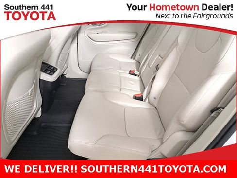 Used 2022 Volvo XC90 T5 Momentum w/ Protection Package Premier image 12