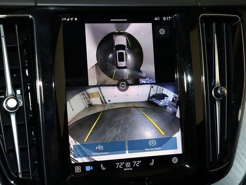 Used 2025 Volvo XC60 B5 Plus image 19