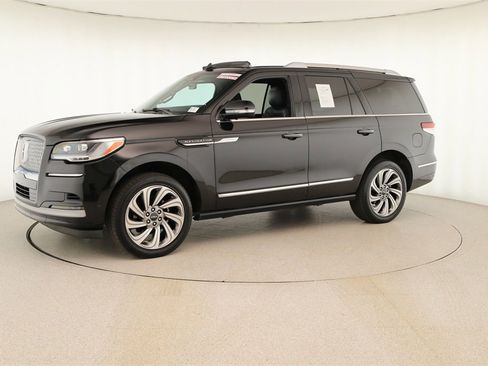 Used 2024 Lincoln Navigator Reserve image 13