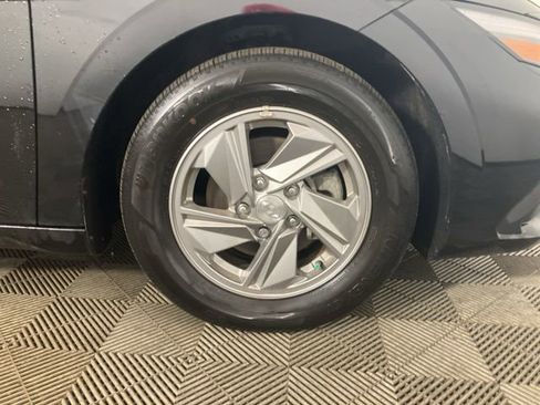 Used 2025 Hyundai Elantra SE image 20