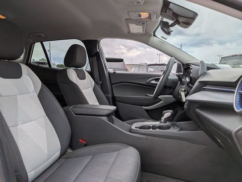 Used 2025 Chevrolet Trax LS FWD image 27