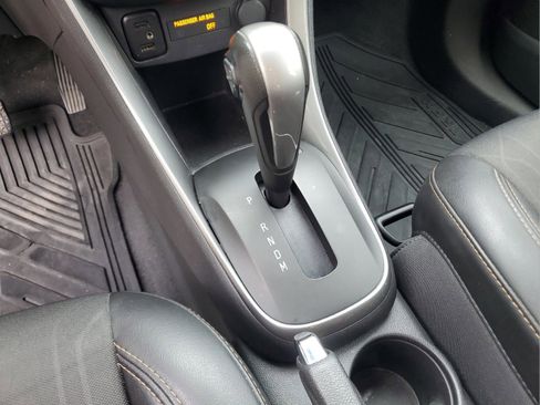 Used 2020 Chevrolet Trax LT w/ Sun & Sound Package FWD image 21