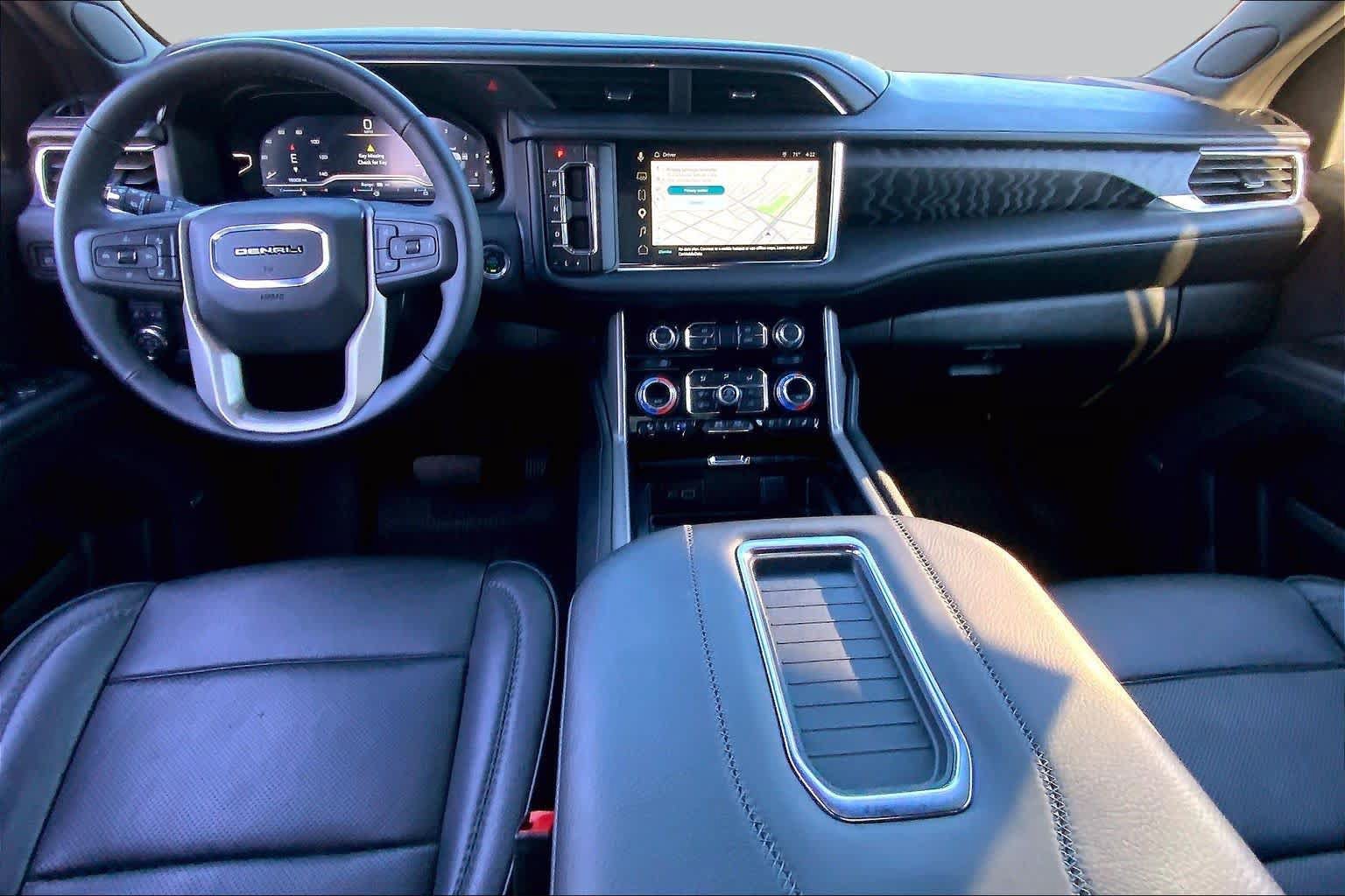 Used 2023 GMC Yukon XL Denali AWD/4WD image 15