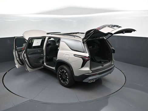 New 2026 Chevrolet Traverse Z71 w/ Enhanced Driving Package image 2