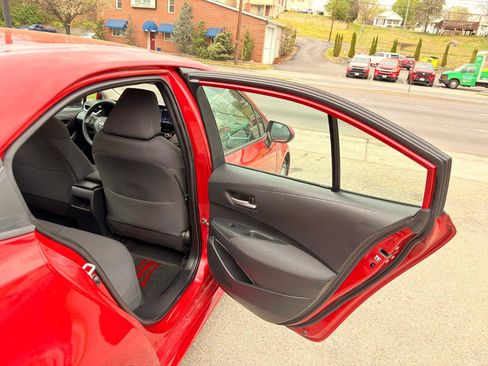 Used 2020 Toyota Corolla LE image 17