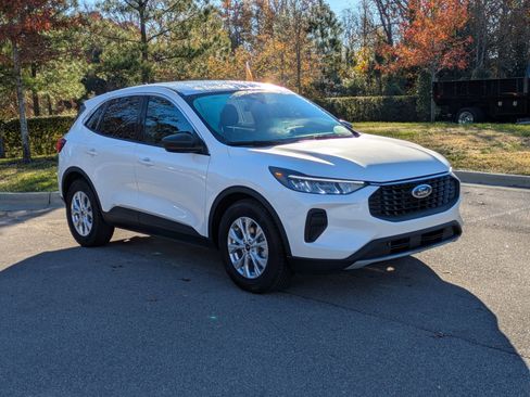 Used 2023 Ford Escape Active image 1