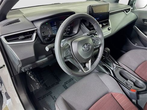 Certified 2025 Toyota Corolla SE image 18