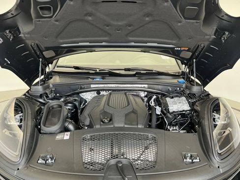 Used 2026 Porsche Macan AWD/4WD image 26