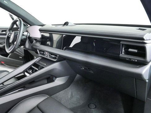New 2026 Porsche Macan 4 Electric AWD/4WD image 26