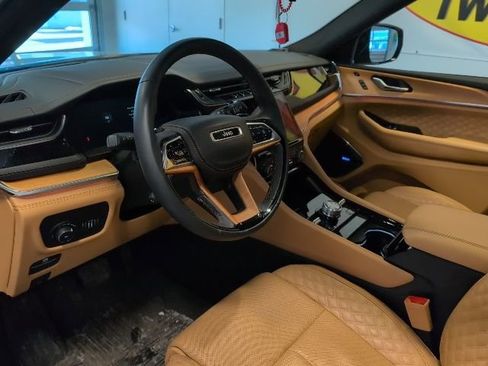 Used 2024 Jeep Grand Cherokee L Summit image 11