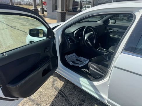 Used 2014 Chrysler 200 Limited w/ 200 S V6 Premium Group image 9