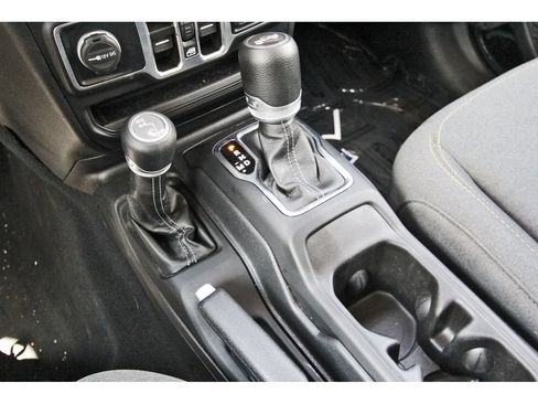 Used 2025 Jeep Wrangler Unlimited Sport AWD/4WD image 21