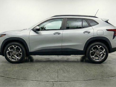 Used 2025 Chevrolet Trax LT FWD image 5
