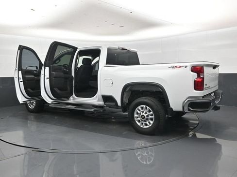 Used 2022 Chevrolet Silverado 2500 LT AWD/4WD image 47