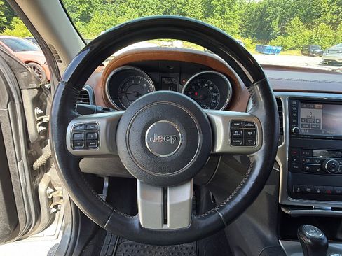 Used 2012 Jeep Grand Cherokee Overland Summit RWD image 27