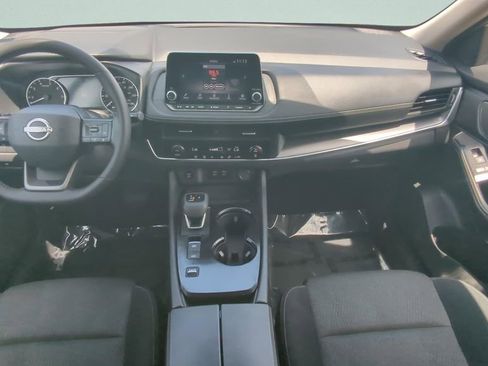 Certified 2025 Nissan Rogue SV FWD image 11
