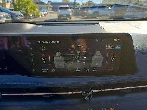 New 2025 Nissan Ariya Platinum image 25