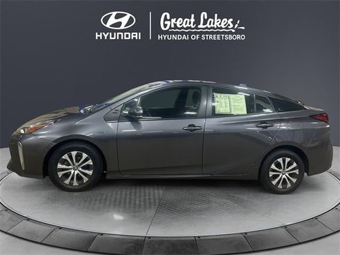 Used 2021 Toyota Prius XLE image 2