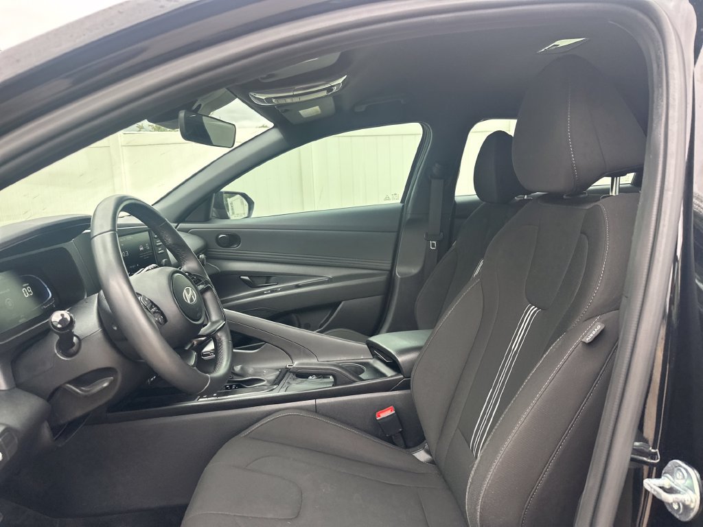 Used 2025 Hyundai Elantra Sport FWD image 10