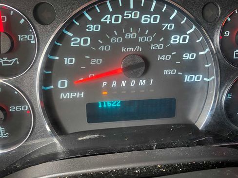Used 2024 Chevrolet Express 2500 w/ Driver Convenience Package RWD image 8