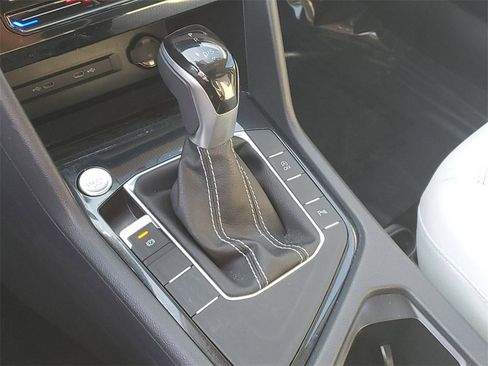 Certified 2025 Volkswagen Taos SE image 26