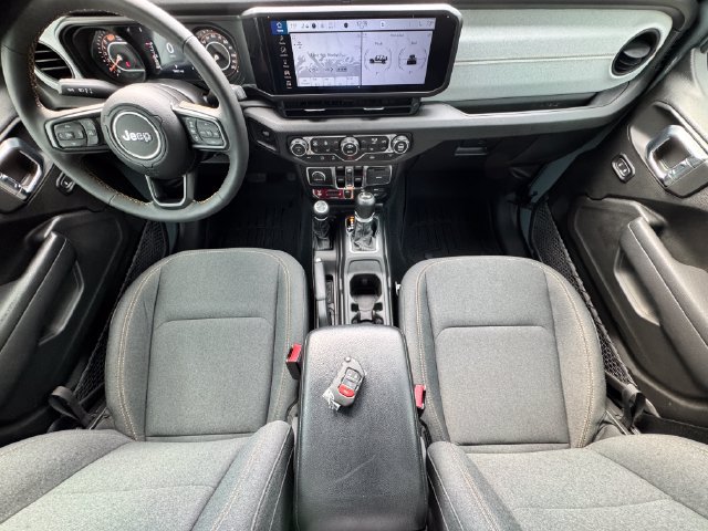 Used 2024 Jeep Wrangler Unlimited Sport AWD/4WD image 2