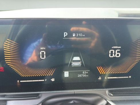 Used 2025 Kia Carnival FWD image 10