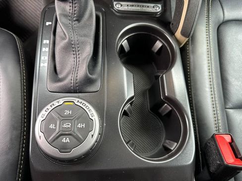 Certified 2025 Ford Bronco Badlands AWD/4WD image 32