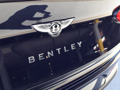 Used 2025 Bentley Bentayga image 13