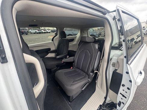 Used 2023 Chrysler Voyager LX FWD image 11